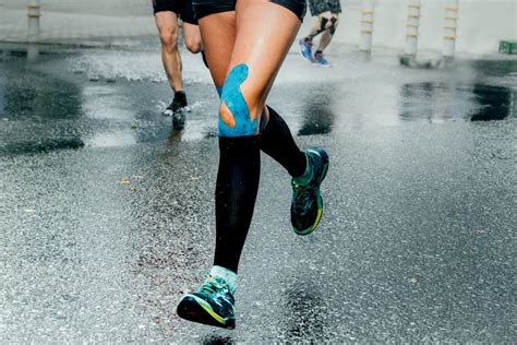 How to Tape Knees for Running: A Comprehensive Guide to Unlocking Your Inner Cheetah